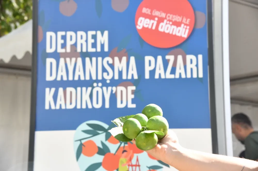 KADIKÖYLÜLER, DEPREMZEDE ÇİFTÇİLERİN ÜRÜNLERİNE YOĞUN İLGİ GÖSTERDİ