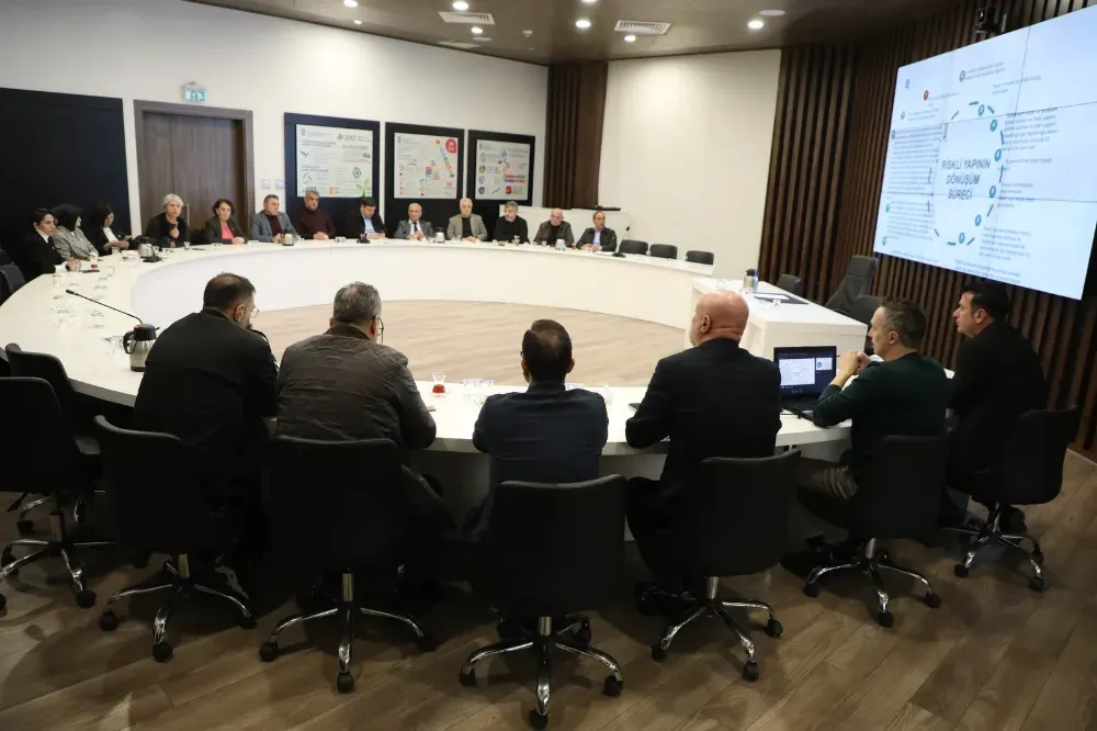 RİSKLİ YAPI DÖNÜŞÜM SÜRECİ MUHTARLARA ANLATILDI