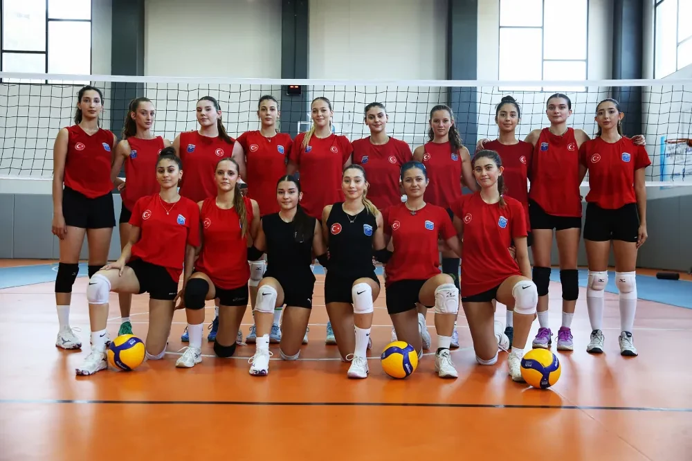 EYÜP’ÜN SULTANLARI SAHAYA İNDİ